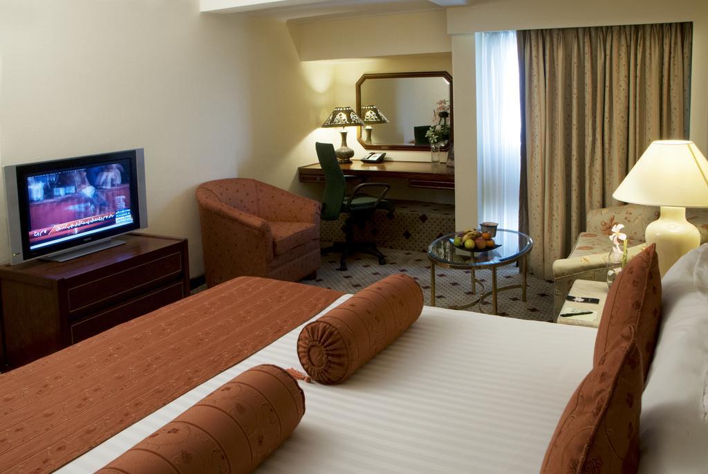 Avari Lahore Hotel Room photo